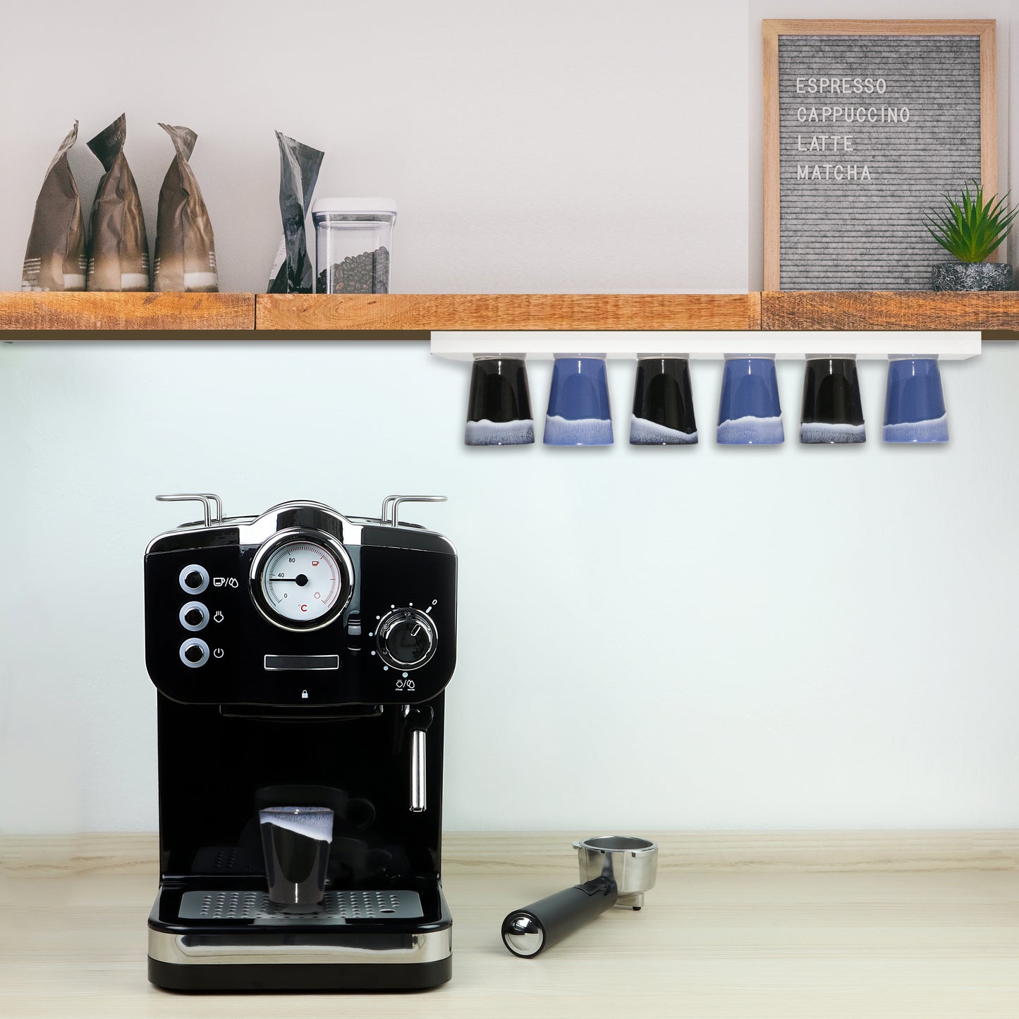 Espressotassen Set (6 x 50ml). Moderne magnetische Espressotassen inkl. Magnetbrett. Größe: 65mm Ø 55 mm, Farbe: Blau/Schwarz