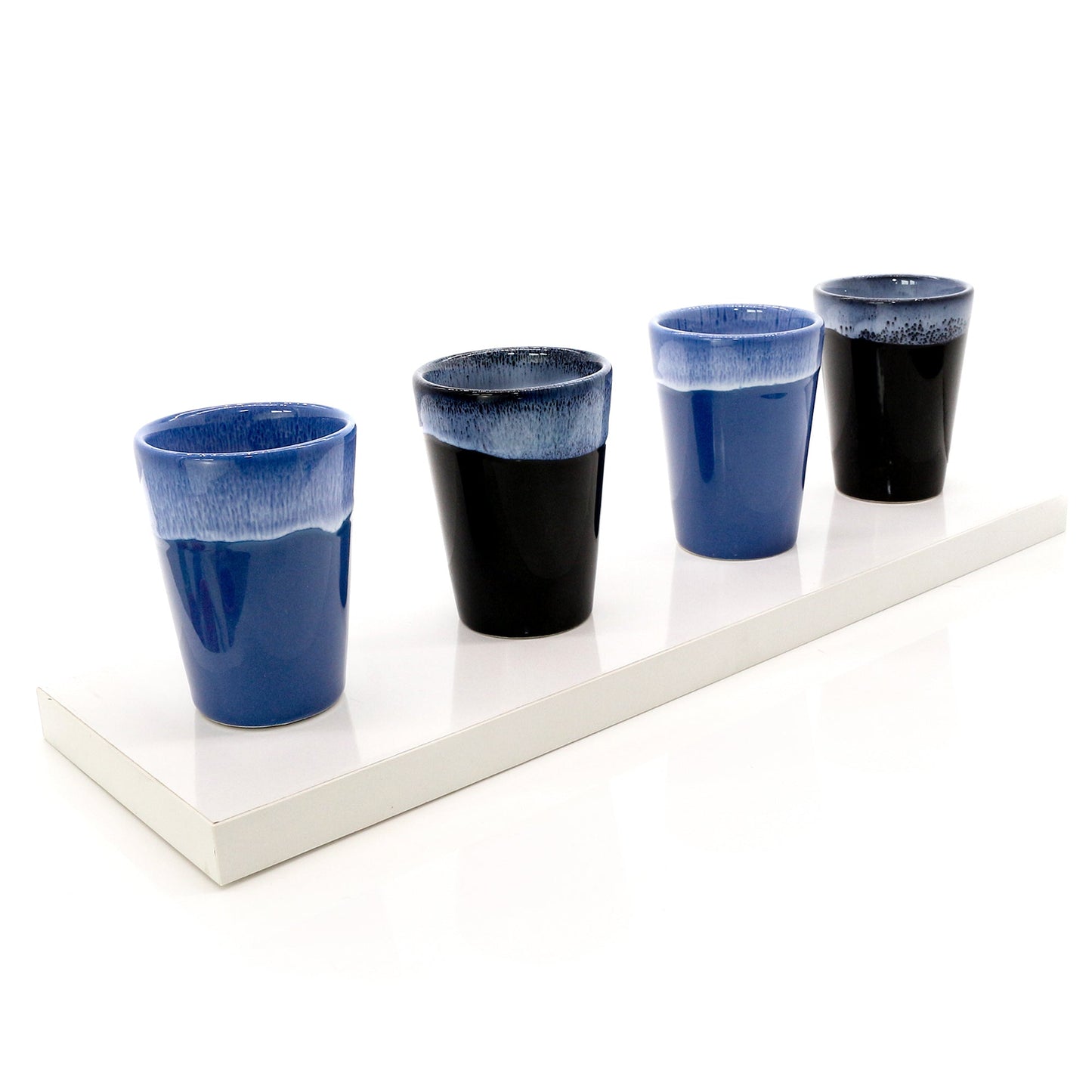 Espressotassen Set (4 x 100ml). Moderne magnetische Espressotassen inkl. Magnetbrett. Größe: 85mm Ø 65 mm, Farbe: Blau/Schwarz