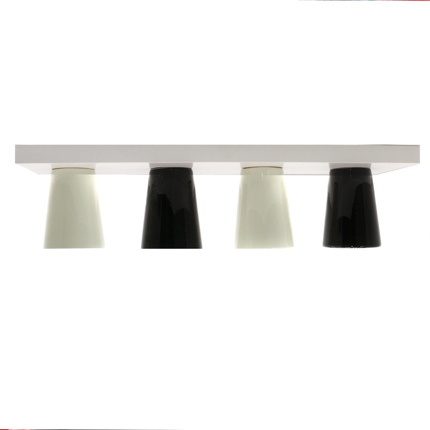 Espressotassen Set (4 x 100ml). Moderne magnetische Espressotassen inkl. Magnetbrett. Größe: 85mm Ø 65 mm, Farbe: Creme/Schwarz